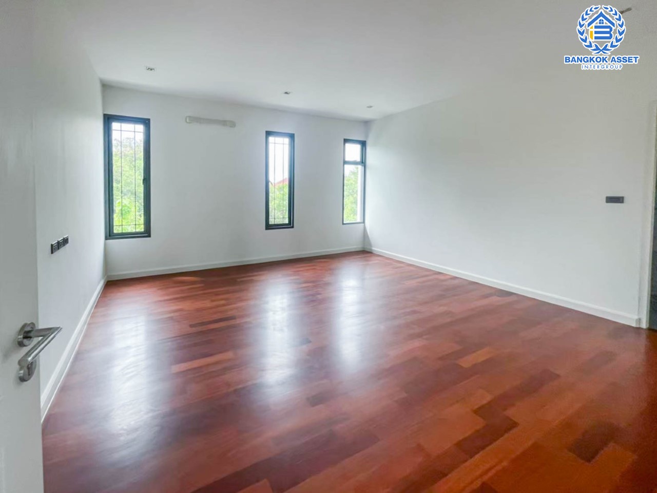 *****บ้านเดี่ยวมือสอง ม.เดอะพาวิลล่า กาญจนาภิเษก-บางบอน3 เนื้อที่ 199 ตร.ว. ฟังก์ชัน 5 นอน 6 น้ำ 2 ห้องแม่บ้าน 6 ที่จอดรถ บนทำเลศักยภาพ เชื่อมต่อถนนหลายเส้น ไม่ว่าจะเป็น ถ.เอกชัย, ถ.เพชรเกษม69, ถ.พระราม2 และใกล้จุดขึ้นทางด่วน "อาจณรงค์-รามอินทรา"